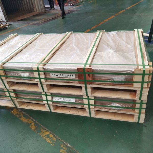 Low Iron Solar Tempered Glass Ultra White Heat Absorbing Glass 2mm 3.2mm 4mm Thickness