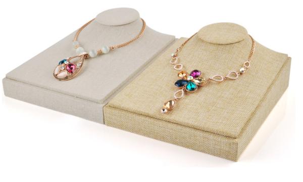 Exquisite Workmanship Mannequin Necklace Display Light Weight For Shop Decoration