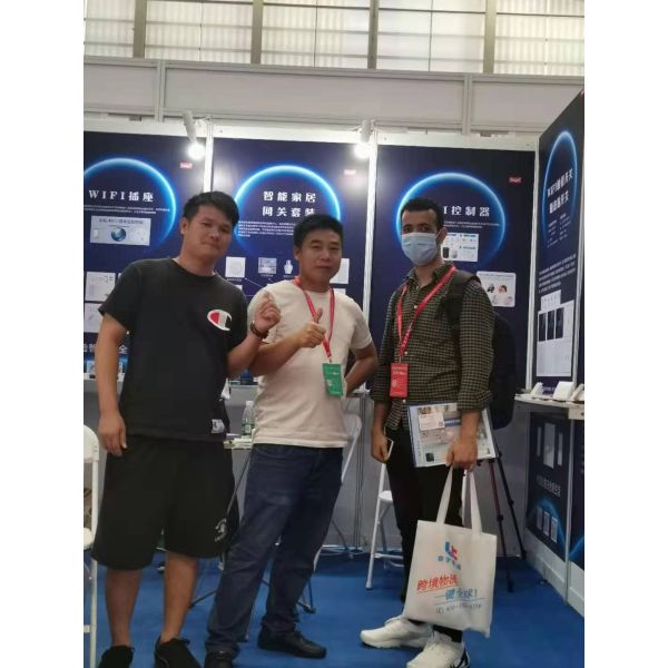 2 выход Tuya умного гнезда штепсельной вилки WIFI Pin Японии удаленный электрический