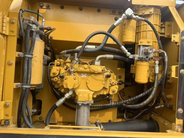 Excavateurs lourds d'occasion CAT 323 de 23 tonnes Excavateur d'occasion d'origine bien entretenu