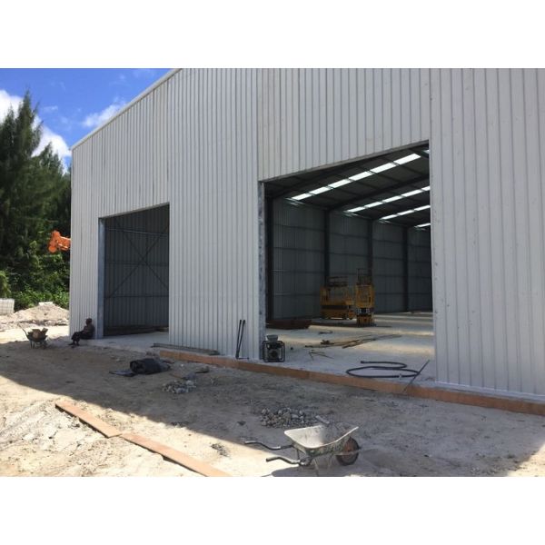 Farm Light Steel Prefab House Hot Dip Painted Insulation Roof Easy Installation