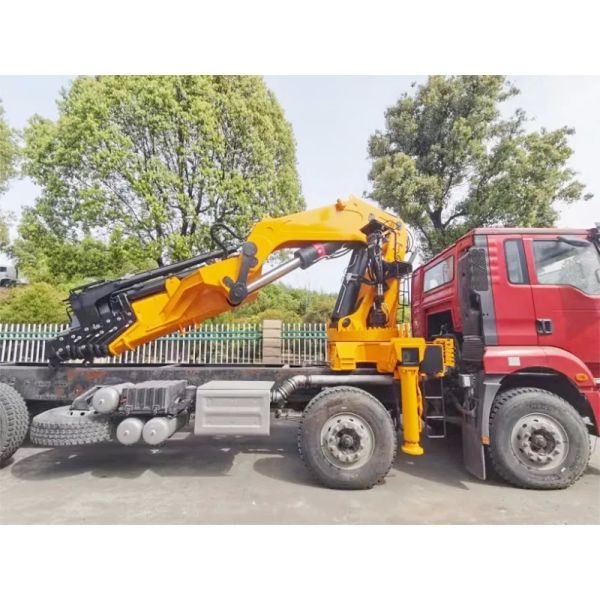 Shacman X3000 Knuckle Boom Truck Mounted Crane 75km/H Folding Crane Truck