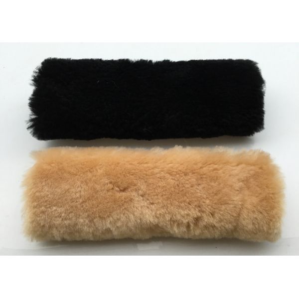 Пусковые площадки ремня безопасности ватки для малышей, удобных крышек плечевого ремня овчины 