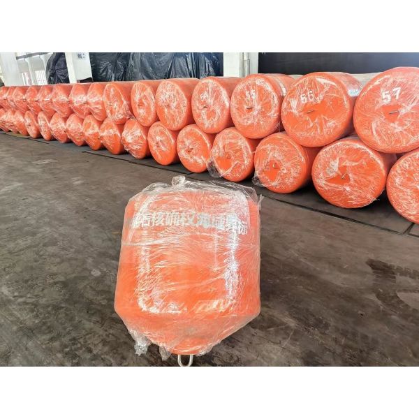 警告 ボイ: 欠かせない 海上 安全 装置