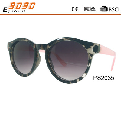Newest Style 2017 plastic Fashionable Sunglasses ,UV 400 Protection Lens