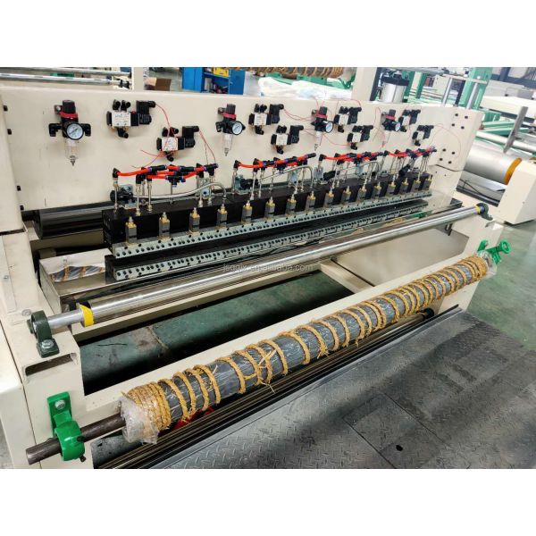 Машина для ламинирования нагретого расплавленного распыления идеально подходит для диванной ткани и материалов для штор