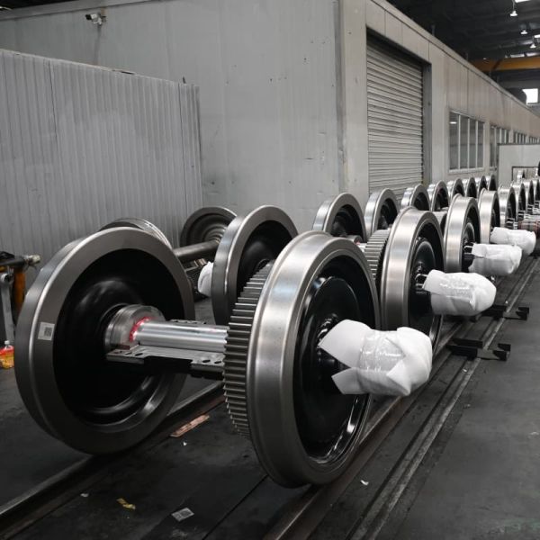 Customized Wheel Size Railway Wheelset with 5 Years Warranty and Roller Bearing for Locomotives