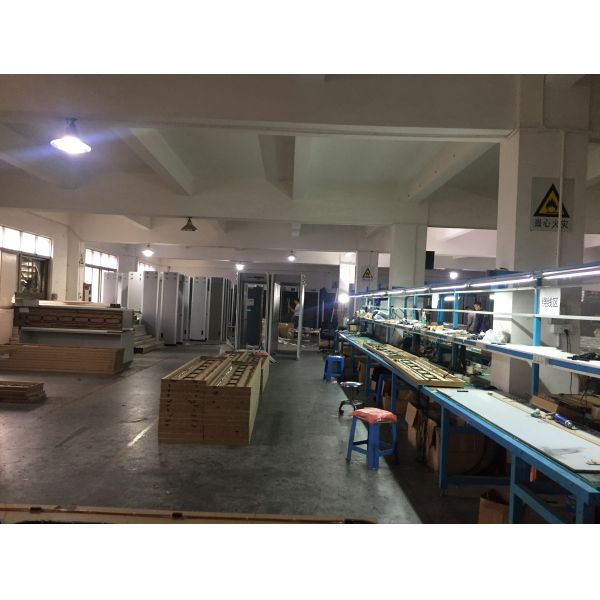 Размер высокого блока развертки багажа аэропорта разрешения множественный для осмотра безопасностью