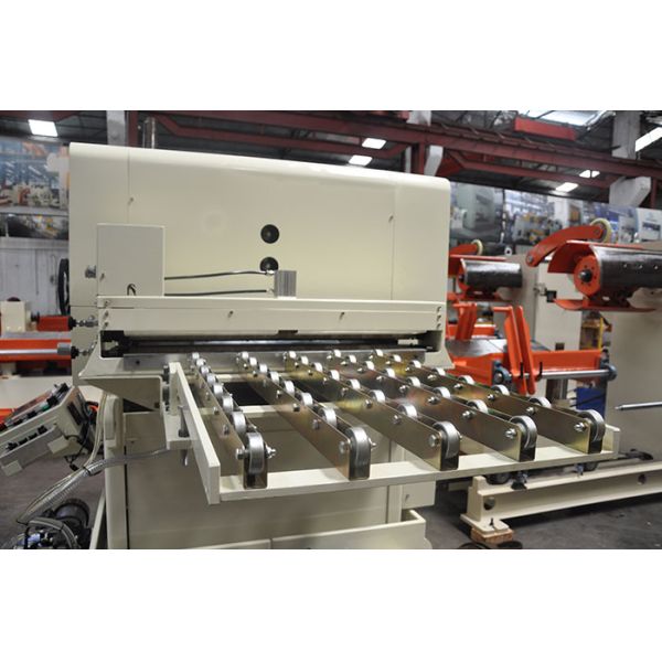 Electronic Parts Processing Stamping Nc Servo Roll Feeder With CE Certificate