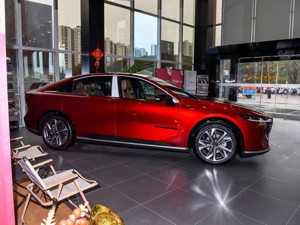 Popular Used Cars with Design and Low Fuel Consumption 1659mm Front Wheel Base and 1662mm Rear Wheel Base