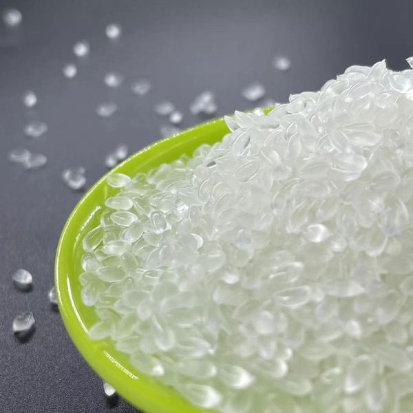 Materia prima de TPU de alta fluidez y alta transparencia, excelente tenacidad, dureza Shore 85A~71D, suelas de zapatos