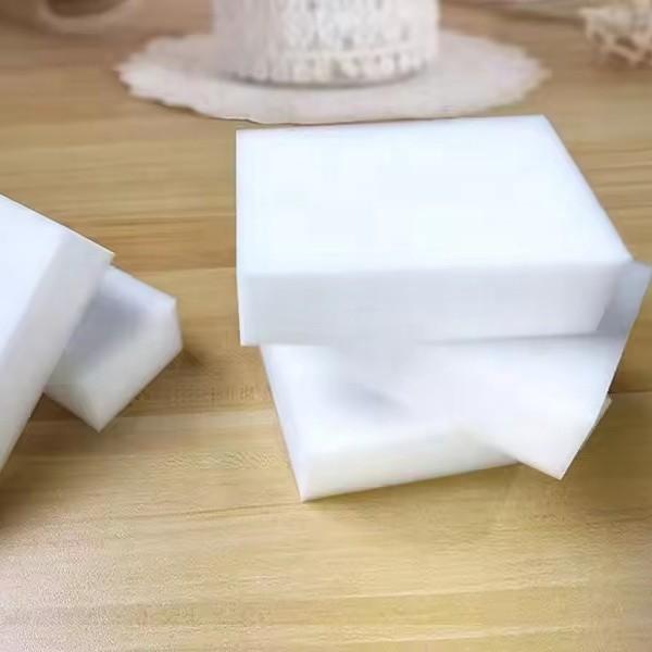 Éponge magique en mélamine 9x6x3cm pour le nettoyage de la cuisine et de la salle de bain