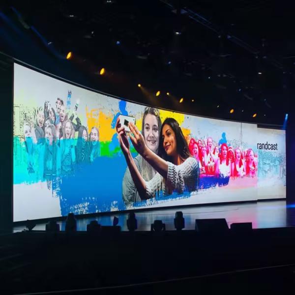 P2.6 P3.91 Large Indoor/Outdoor LED Video Wall Screen with LED Video Processor for Advertising and Airport Use