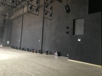 Paroi latérale de l'auditorium Noir RAL Ciment Bois de laine Panneaux acoustiques Panneau insonorisant