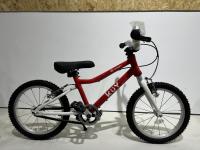 Bicicleta infantil suave y ligera de 14,3 kg con pedales antideslizantes y borde de aleación de doble pared