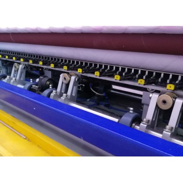Автоматическая дозаправляя 128 машина дюйма 1200RPM Multineedle выстегивая