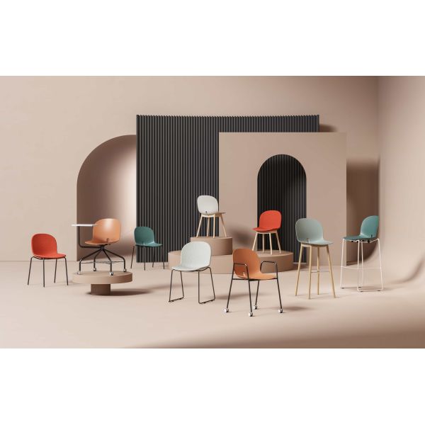 Stackable Restaurant Chair And Table PP Plastic Metal Frame For Bistro Cafe