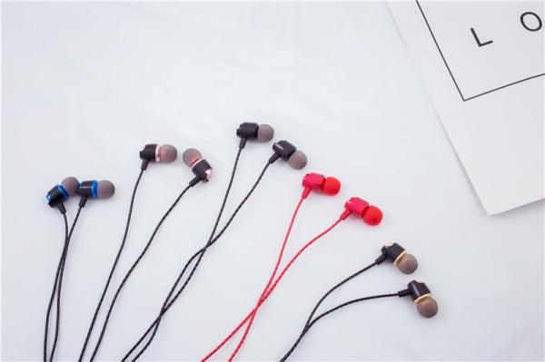 2018 HZD1802E  Hot Sell China  good music quality 6 u speaker color mp3 mobile phone computer wired earphone