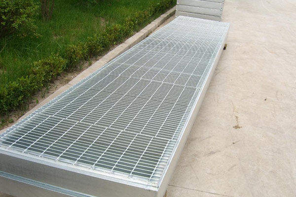 Тяжелая стальная пластина скрежеща серебр Galvanis