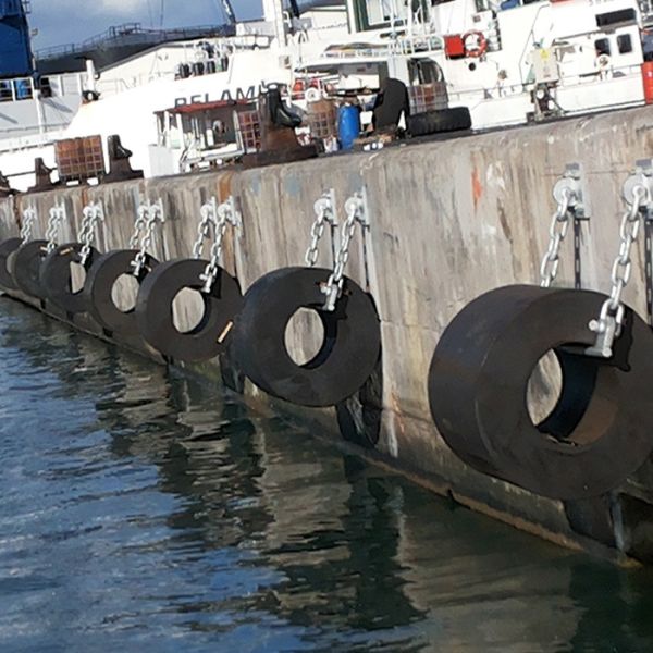 Цилиндрические морские морские доковые крылышки защитные крылышки судов