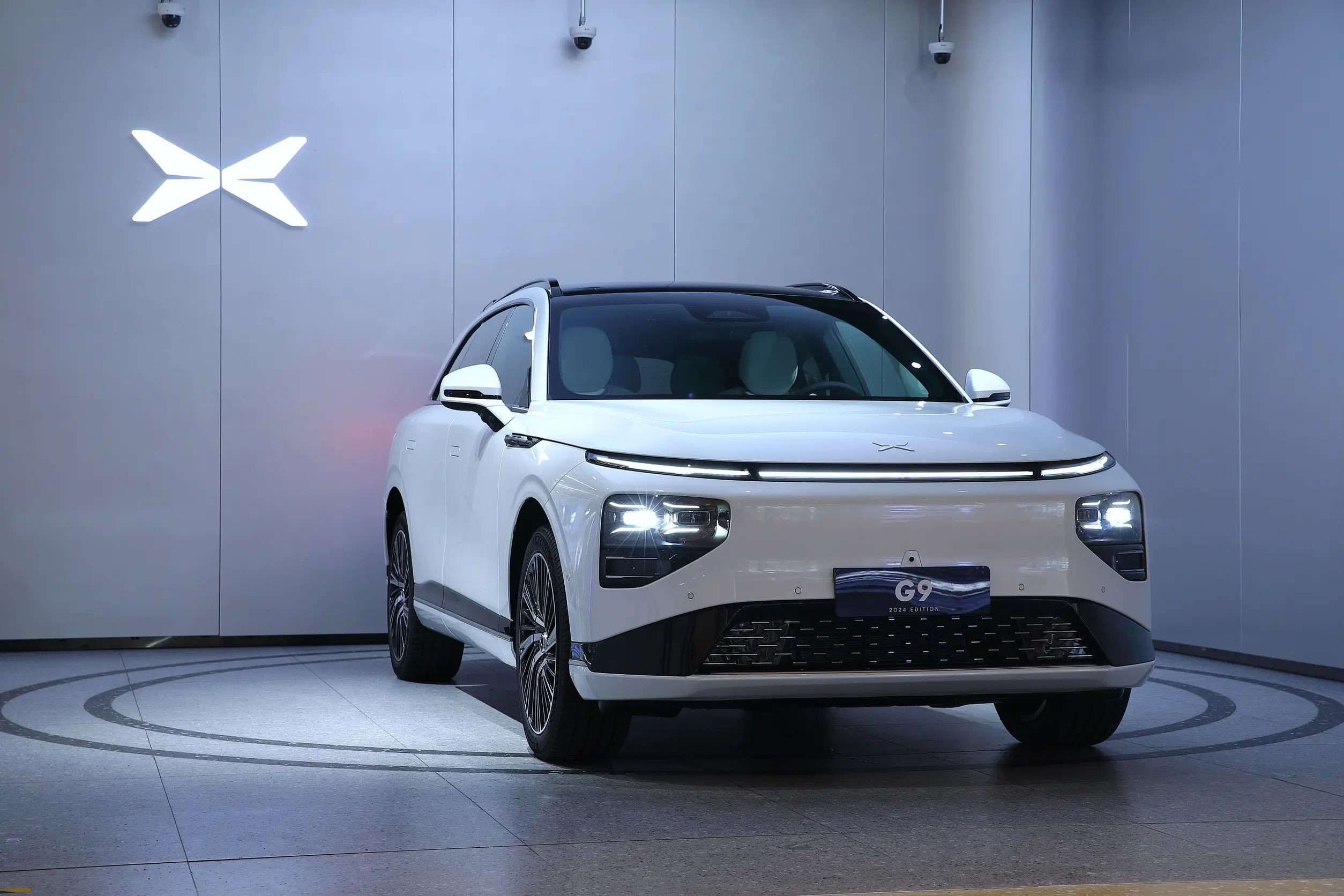 200 км/ч Максимальная скорость Xpeng SUV G9 Электрическое транспортное средство с гладкими линиями