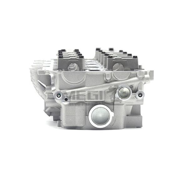 MITSUBISHI 1005B453 1005A560 Car Cylinder Head 1005B452