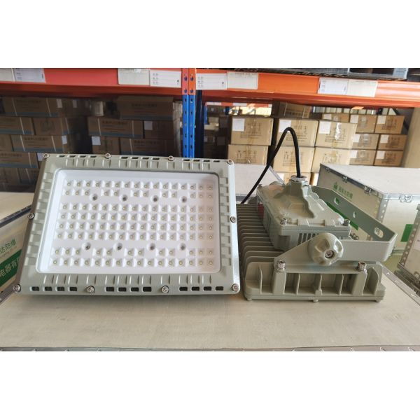 150w Ip66 et 130 lumens / Watt éclairage à LED résistant à l'explosion pour la zone1,2 et la zone21,22