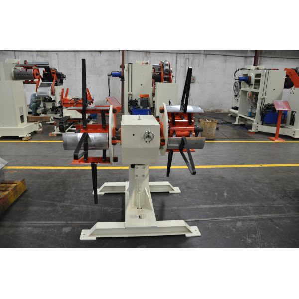 2 катушка Uncoiler толщины материалов 1mm головы 300mm стальная