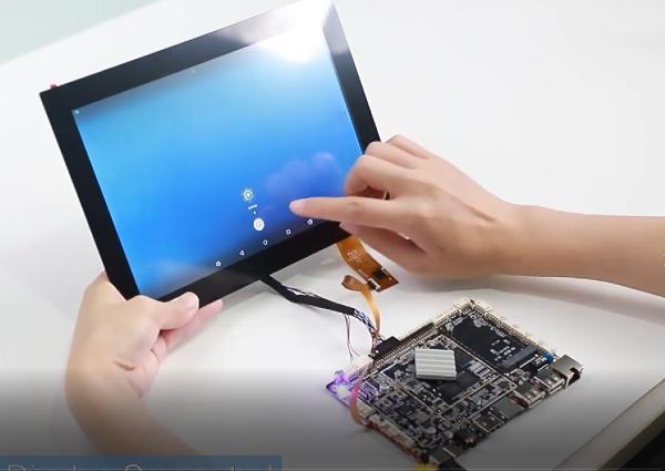 人間の特徴をもつ産業ARM板が付いている屋内タッチ画面LCDの広告の表示10.1inch lcdのデジタル表示画面