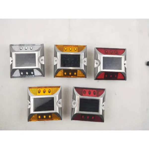 ROADSAFE Reflective Glass Beads Reflector Solar Road Stud with Cat Eyes