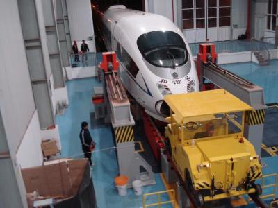 Two Way Traction Railroad Car Mover Customized For Long Service Life HTRR103E Type