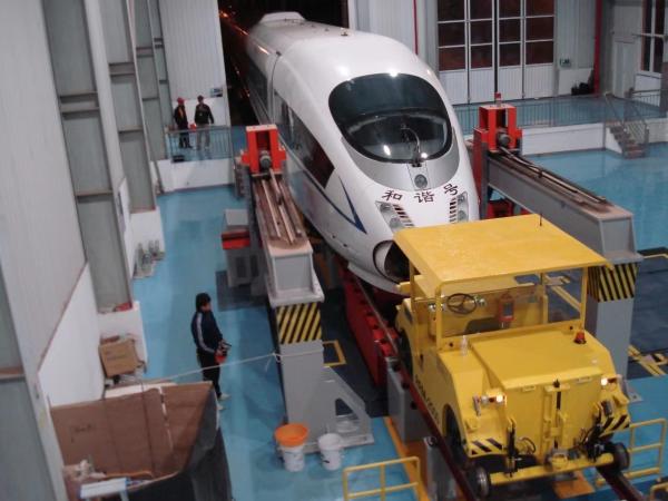 Two Way Traction Railroad Car Mover Customized For Long Service Life HTRR103E Type