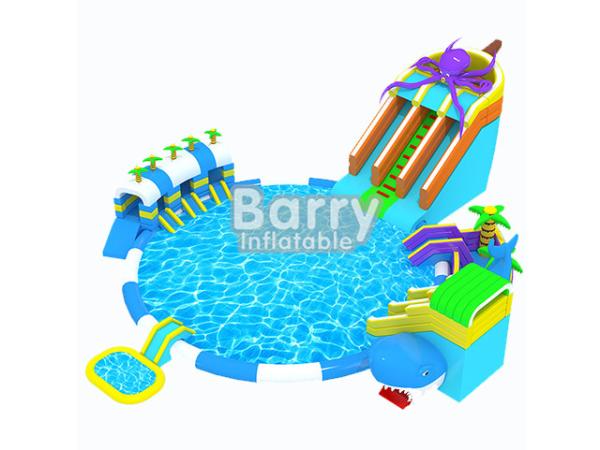 A categoria comercial caçoa os parques infláveis da água do polvo, parque inflável da corrediça para o divertimento