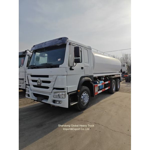 Dongfeng Sinotruck HOWO Shacman Heavy Duty 18000L Water Tanker Truck