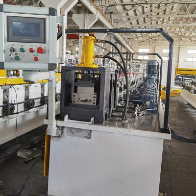 Máquina para formar molduras de portas de trilhos de mão usada Máquina de obturação de rolamento