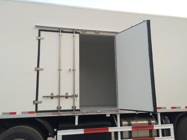 Large Capacity Refrigerator Box Truck 10 Wheels With Insulation Panels