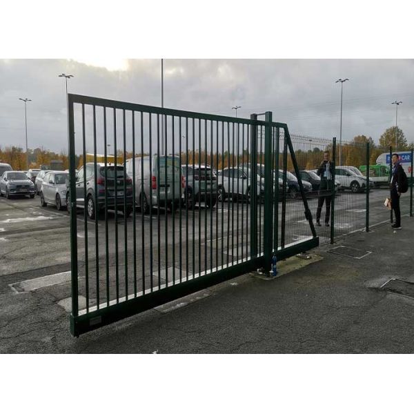 Напудрите покрытые ворота загородки сада металла раздвижных дверей