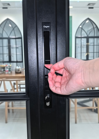 Heavy Gauge Aluminum Folding Partition Door For Divide Balconies And Living Rooms