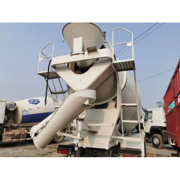 Camión de mezcladora de cemento de segunda mano Shacman F3000 con velocidad de tambor de mezcla de 20 r / min