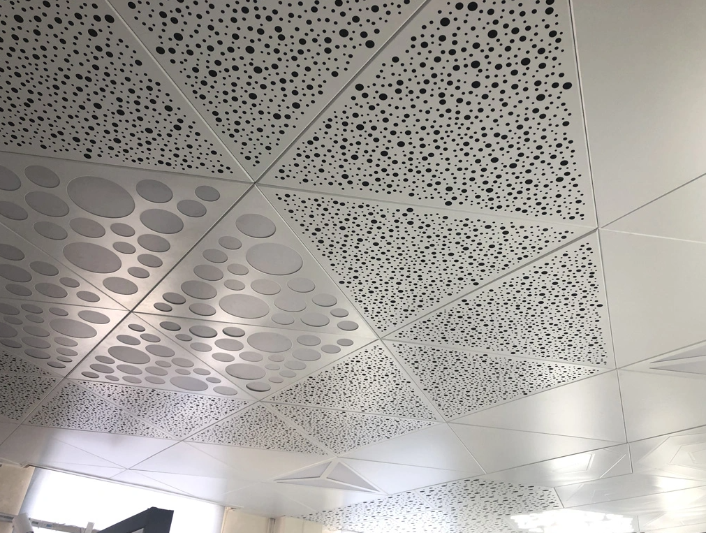 Perforated Aluminum Metal Triangular Ceiling ISO9001 For Airport Project