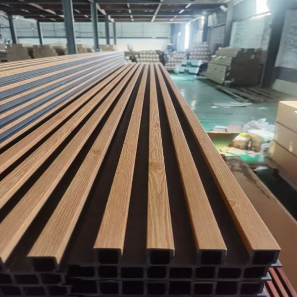 Panel de pared WPC decorativo para pared interior de casa con pizarra y función impermeable