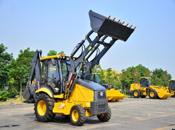 XC870K Heavy Earth Moving Machinery Cummins Engine 7440*2350*3450m