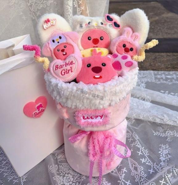 Adorable ramo de flores de peluche en forma de castor