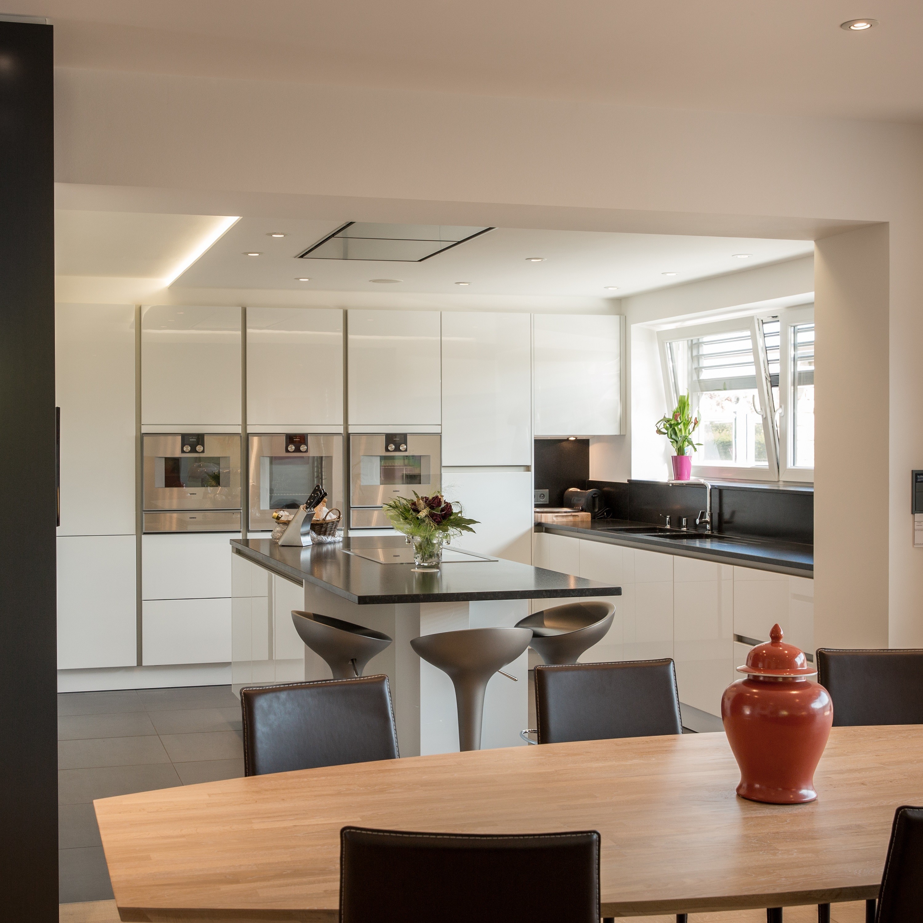 2022 Modern Style PVC Thermofoil Finished Kitchen Cabinet for Luxury Kitchen Design