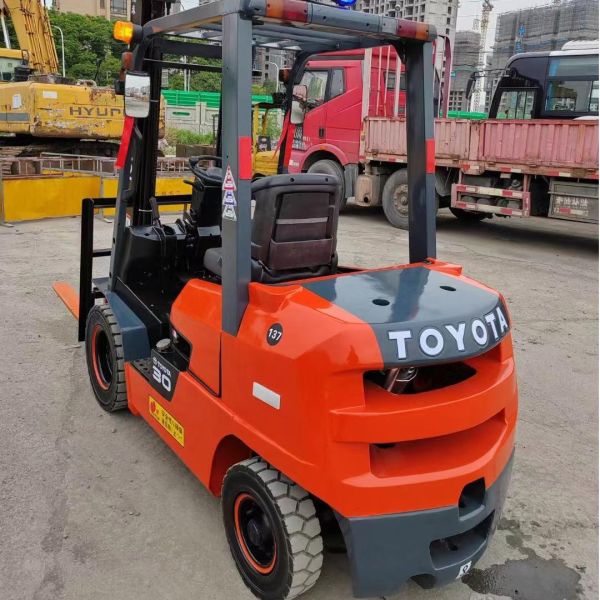 Toyota 4WD Usada carretilla elevadora de 3 toneladas 3,5 toneladas Capacidad de construcción de granja