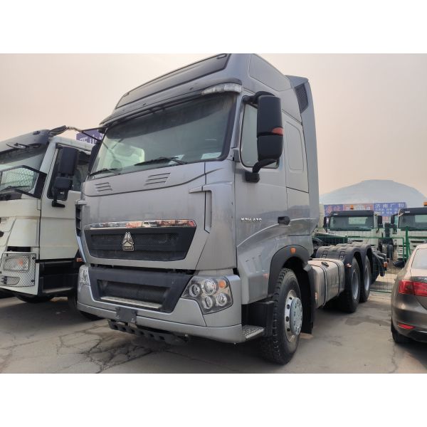 Second Hand Sinotruk HOWO Tractor Trailer Head 6X4 Tractor Truck with Hw19710 Gearbox