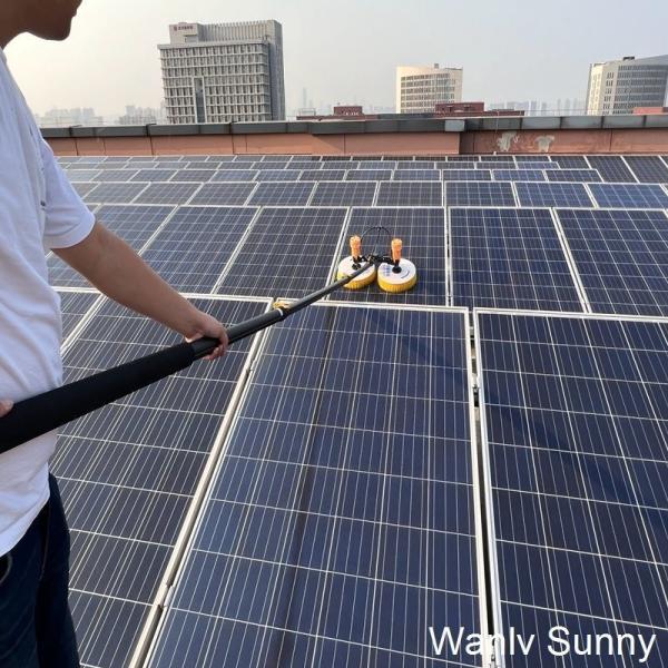 Aumente o seu sistema de energia solar com uma escova de limpeza de painel solar econômica e portátil