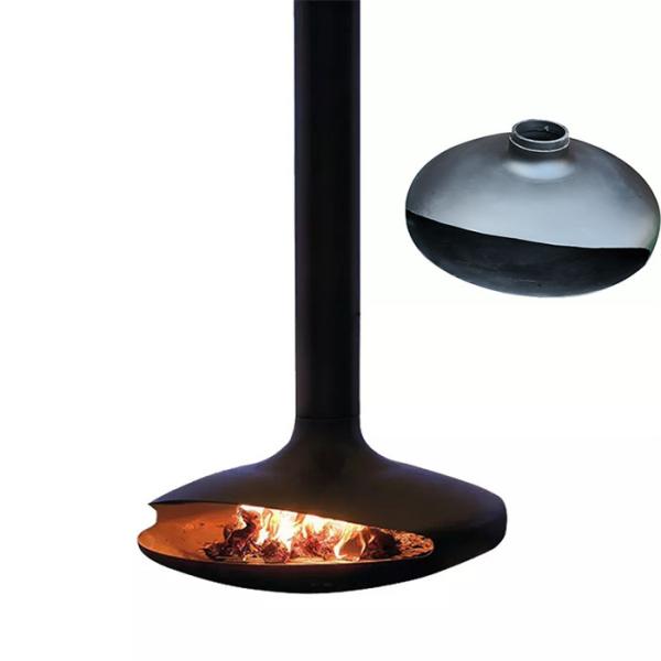 Une cheminée à bois suspendue noire moderne pour un chauffage confortable