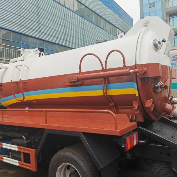 HOWO RHD Vacuum Suction Truck 8000 Lites Sewer Cleaning Vehicle
