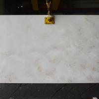 Plat en pierre de haut quartz artificiel de dureté, approprié à la coiffeuse